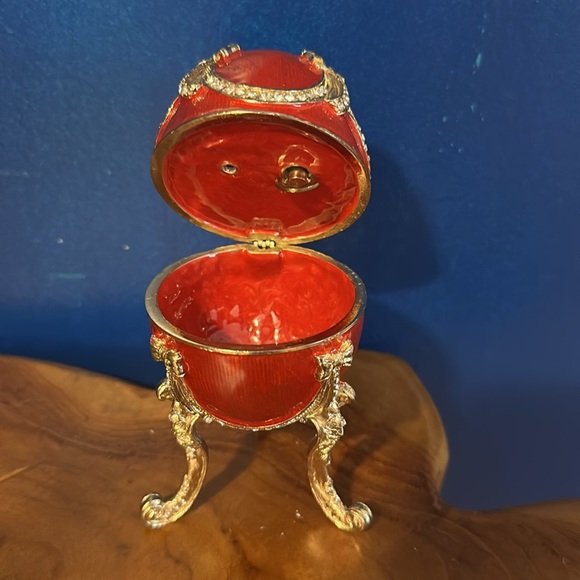 Sorelle Red Decorative Hand Painted Enameled with Gold Accents Trinket Music Box - Picture 2 of 8
